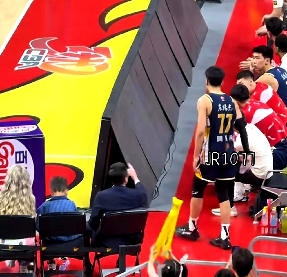 游戏棋牌投注入口关于Ning重返赛场，重返赛场首场状态出色，中国队观众沸腾！再创辉煌时刻的信息