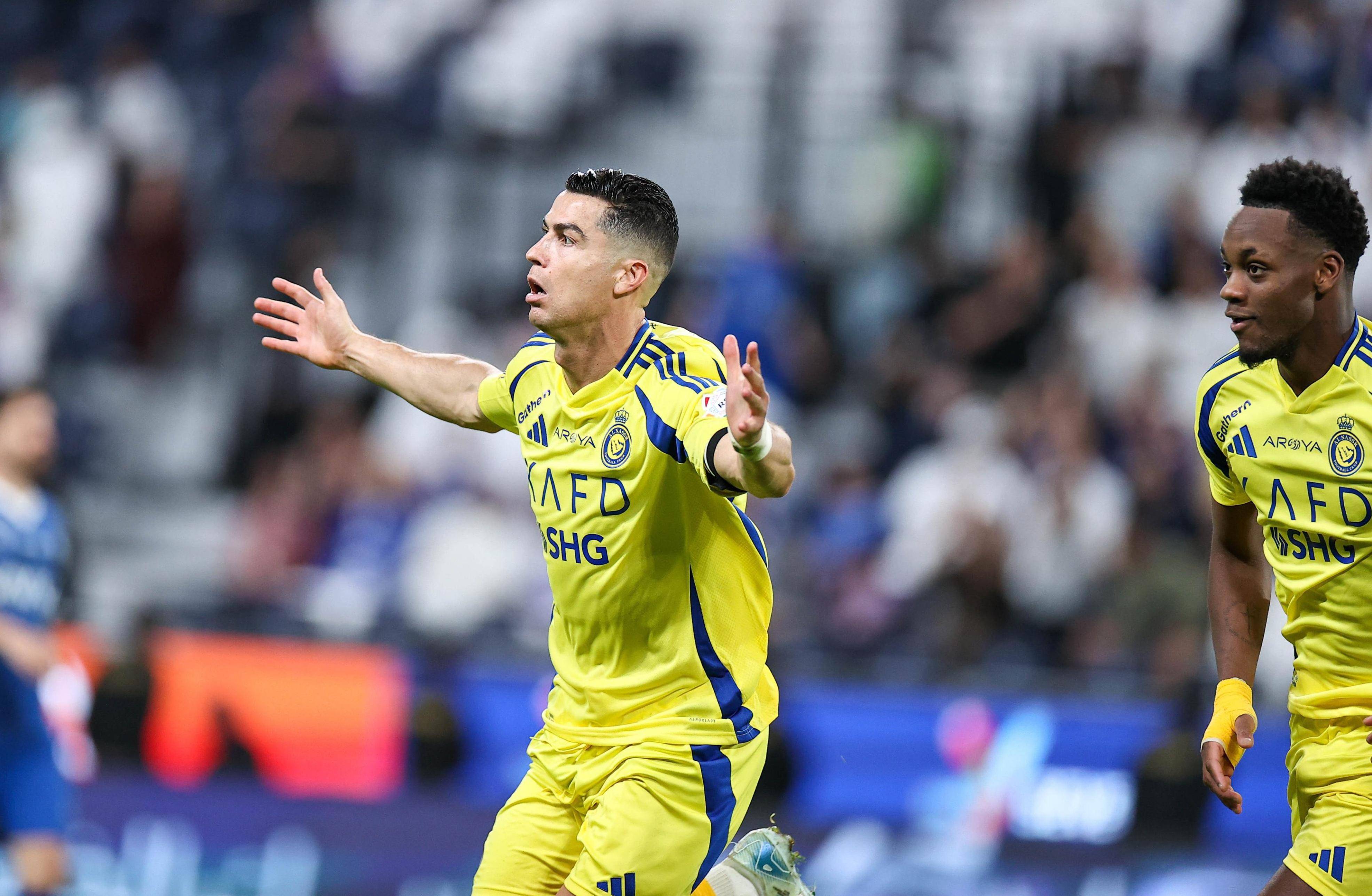 爱游戏棋牌在线娱乐包含C罗重返赛场，战术调整首场状态出色，湖人观众沸腾！的词条