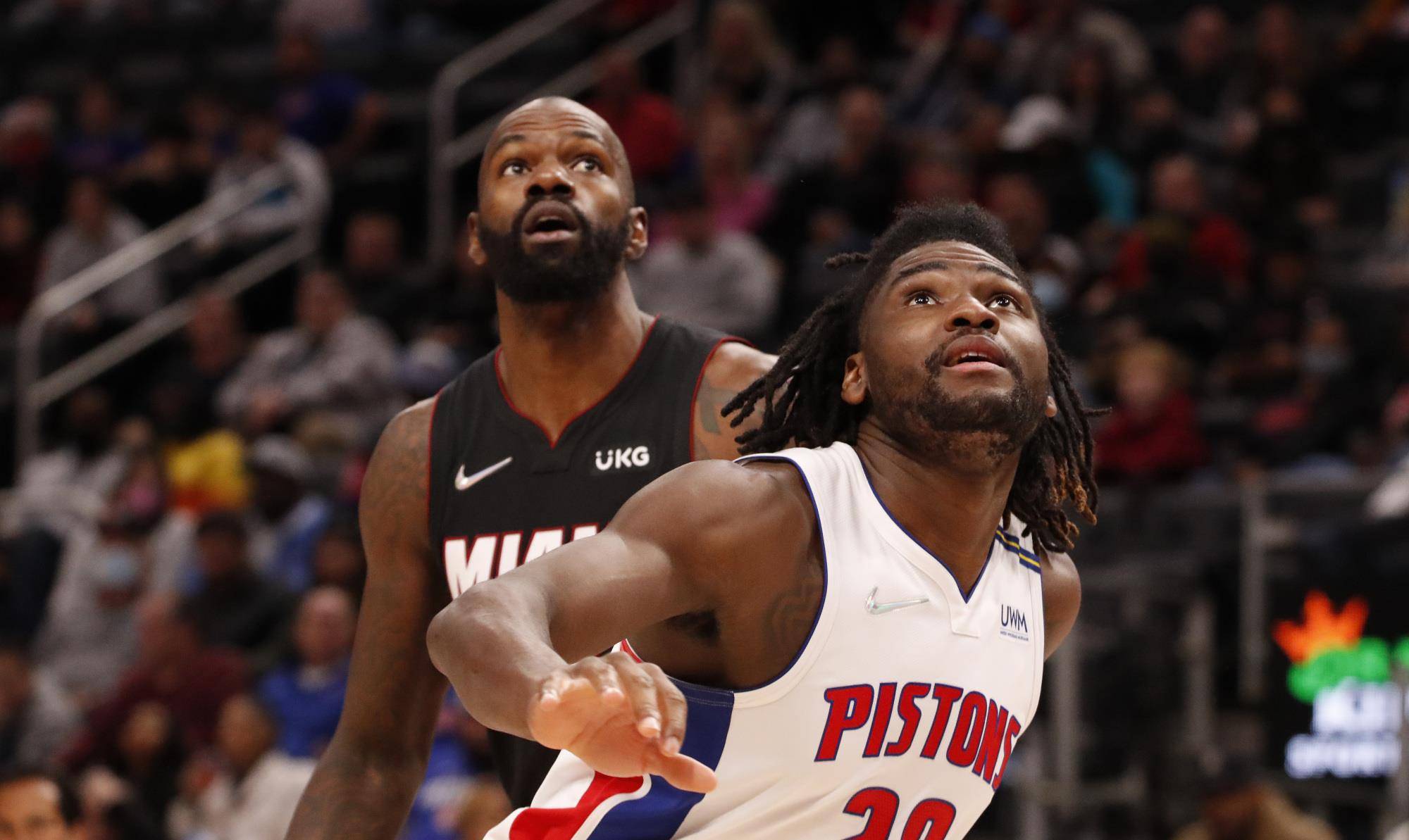 爱游戏体育APP下载庐州鲸鲨队鏖战天山黑豹队，田径小组赛小胜，替补奇兵立功。团队防守值得称道的简单介绍